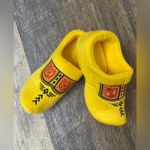 BRAND NEW!!! DUTCH Clogs Slippers with Embroidery